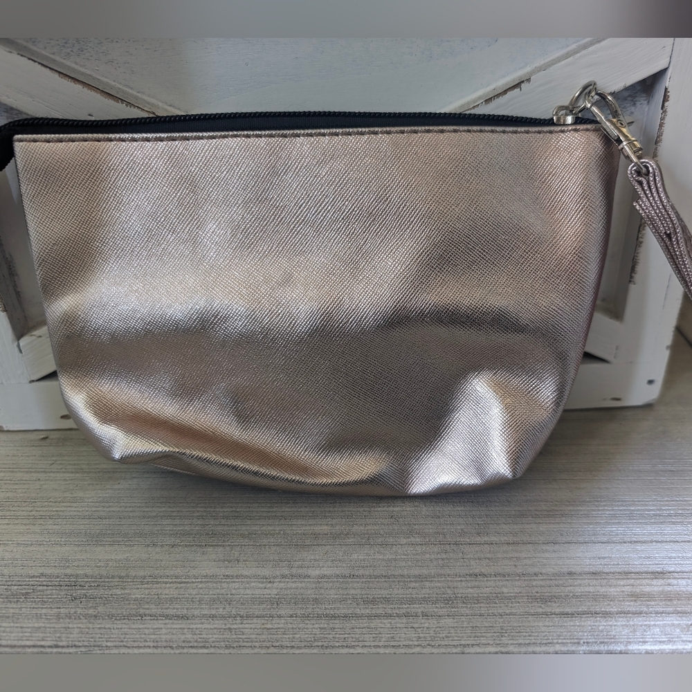 Wristlet cosmetic travel bag - light pink senegence